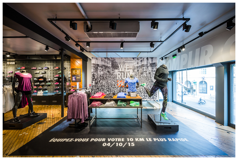 Retail / Vitrines / Merchandising : les 10km Paris – NIKE – agence